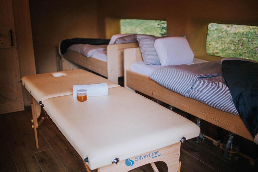 Sleeping With Bees - Tourist Farm Muha Apartment Grosuplje Ngoại thất bức ảnh